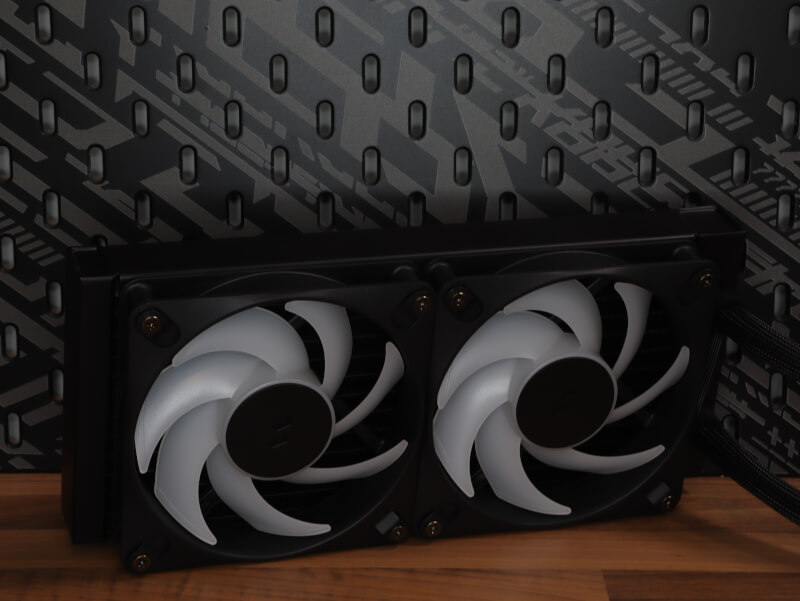 fractal-design-radius-240-rgb-dynamic-3.JPG